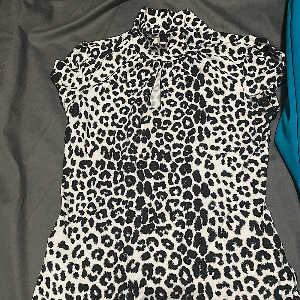 Express short sleeve keyhole top